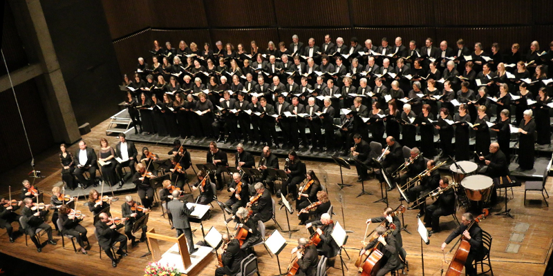 Image of the Syracuse Oratorio Society Chorus performing on stage